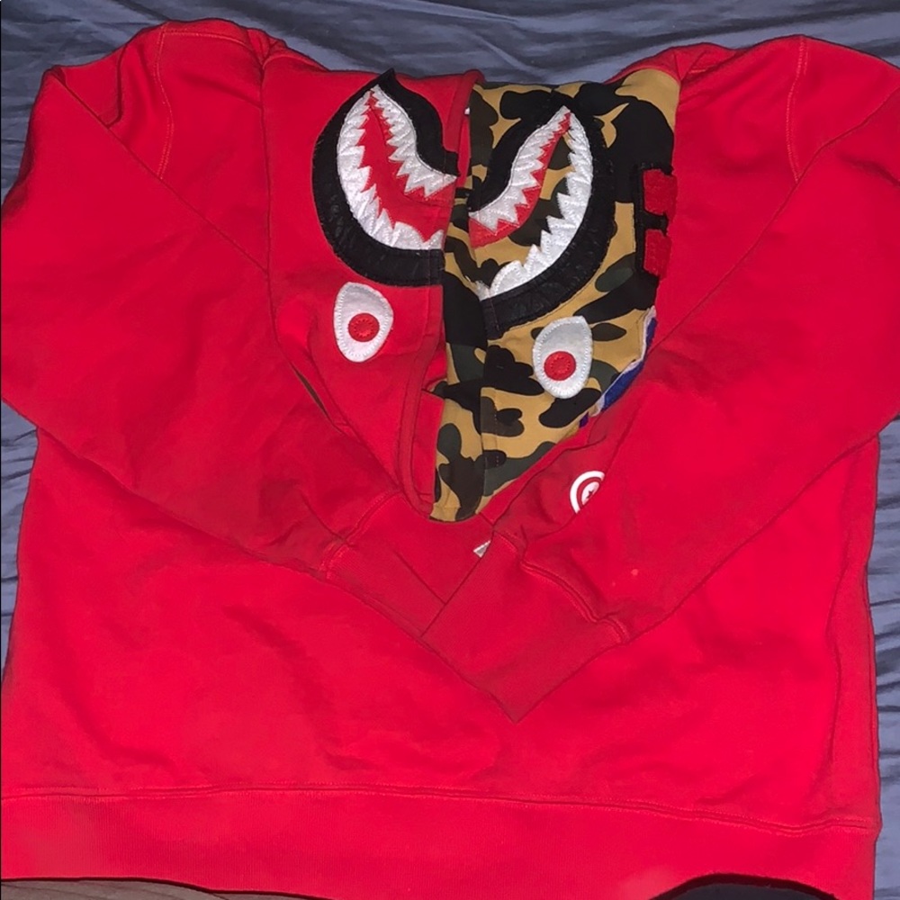 Men’s size medium BAPE pull over hoodie